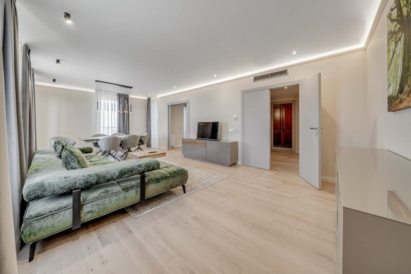 Trei camere | Asmita | Etaj 20 | Panorama spectaculoasa